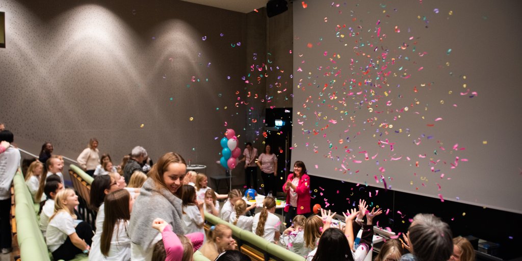 Bilde fra åpningen til Girl Tech Festen i Sandnes. 