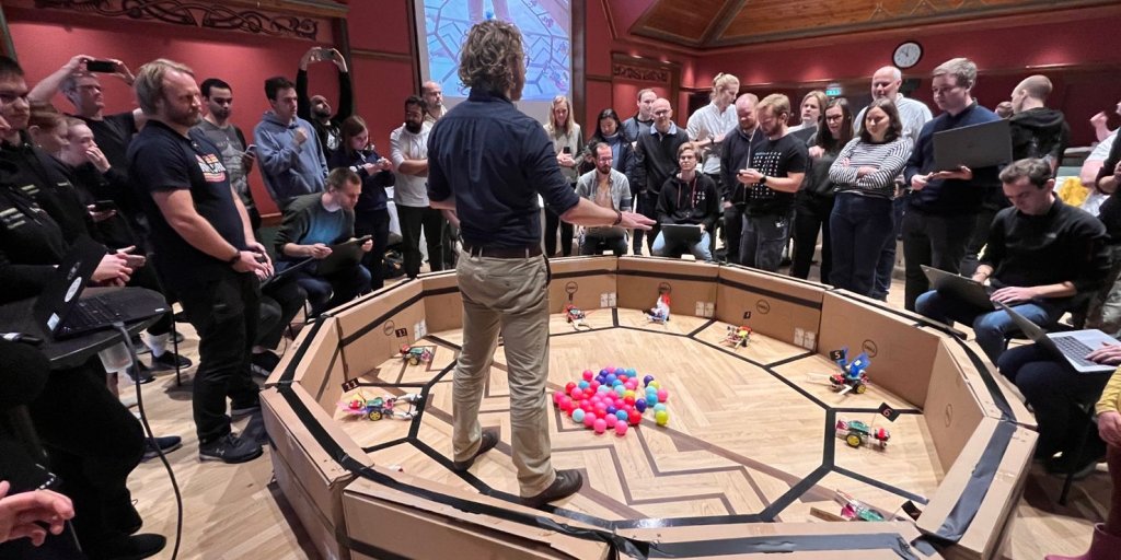 Bilde fra hackathonet Bouvet Battle Royal. Her fra robotkonkurransen.  