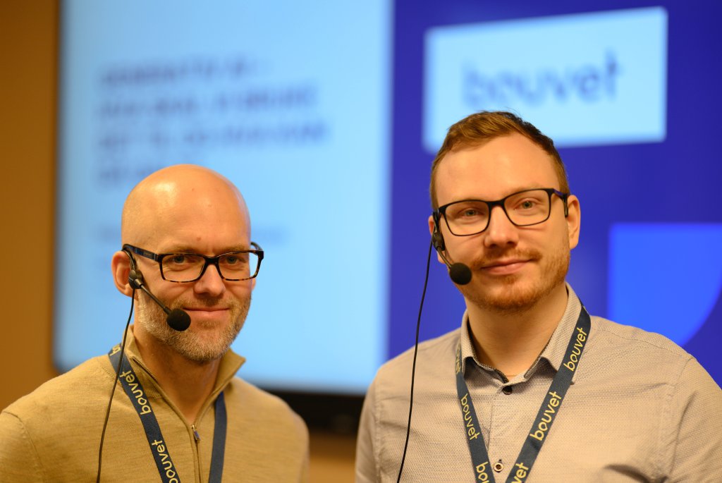 Bilde av Håkon og Robin som holdt foredrag under God morgen med Bouvet om temaet generativ AI