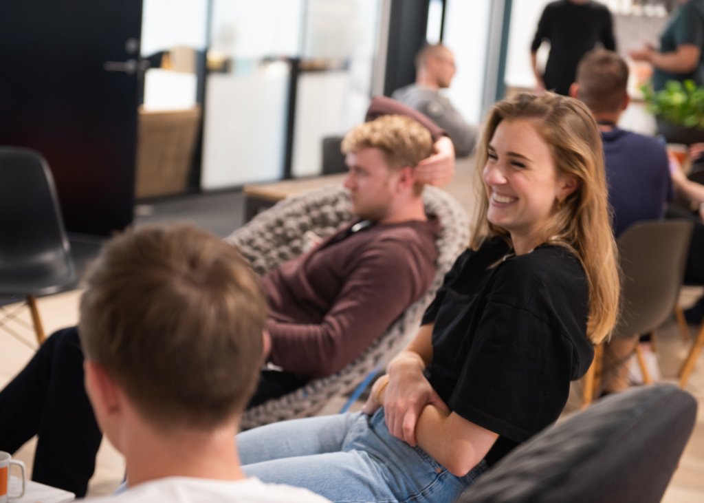 Bildet er tatt på Bouvethuset i Oslo i 2021.  Bildet kan brukes til for eksempel til presentasjoner, nettsider, pressesaker og rekruttering.