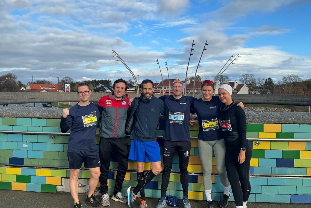 Sondre sammen med kolleger på  3-Sjøerløpet hvor Bouvet-laget var med over 60 kolleger