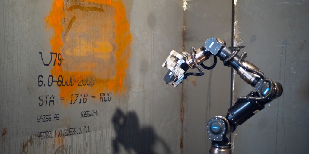 Autonom robot for overflatebehandling