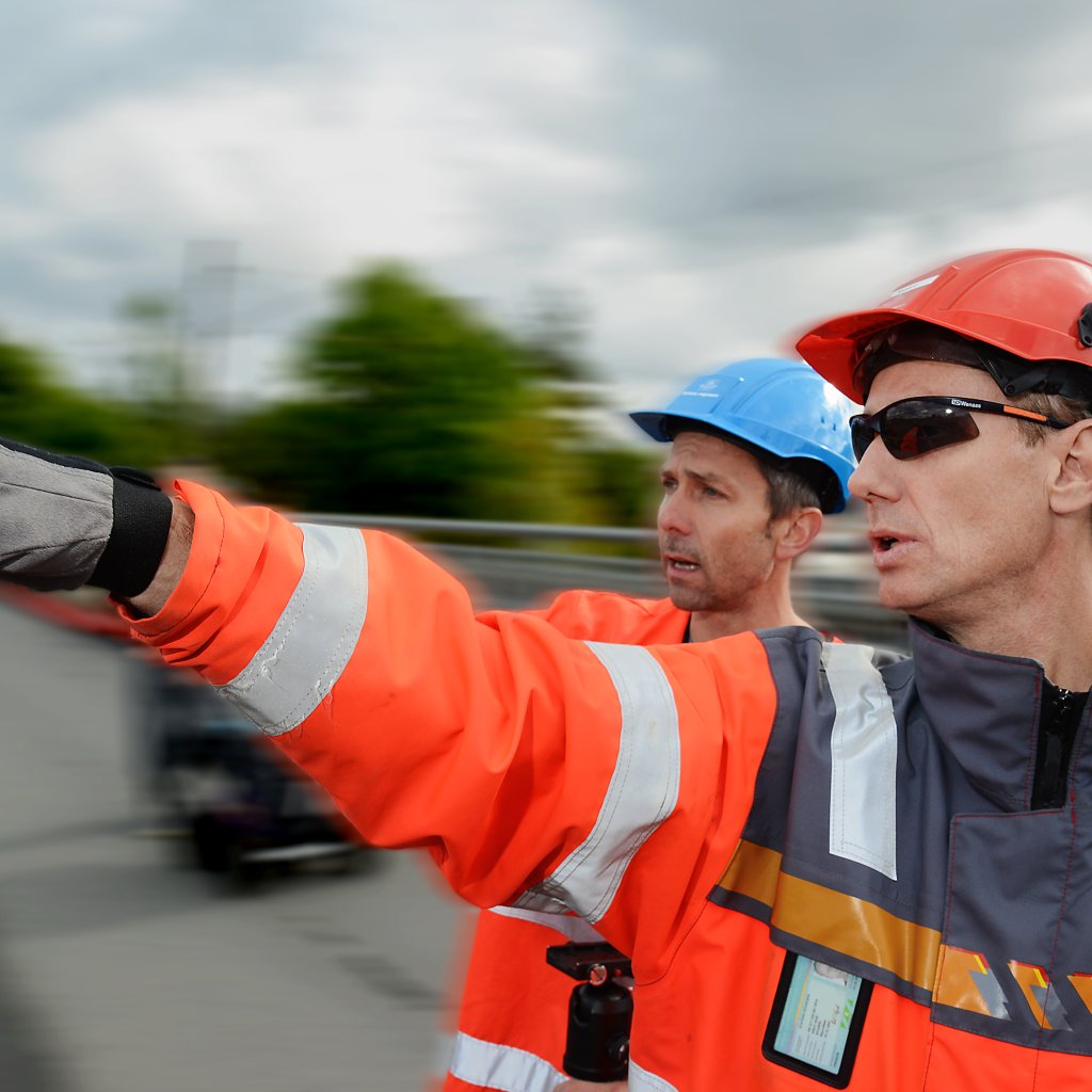 Illustrasjonsbilde med Henrik Vesterager Ebne (t.v.) og Knut Inge Nygård og  som fotomodeller.
Ny regjering ønsker nye grep i organisering av vegsektoren.
Bildet tatt veg Økernkrysset i Oslo like før åpning av ny Ring 3 i tunnel mot Sinsen