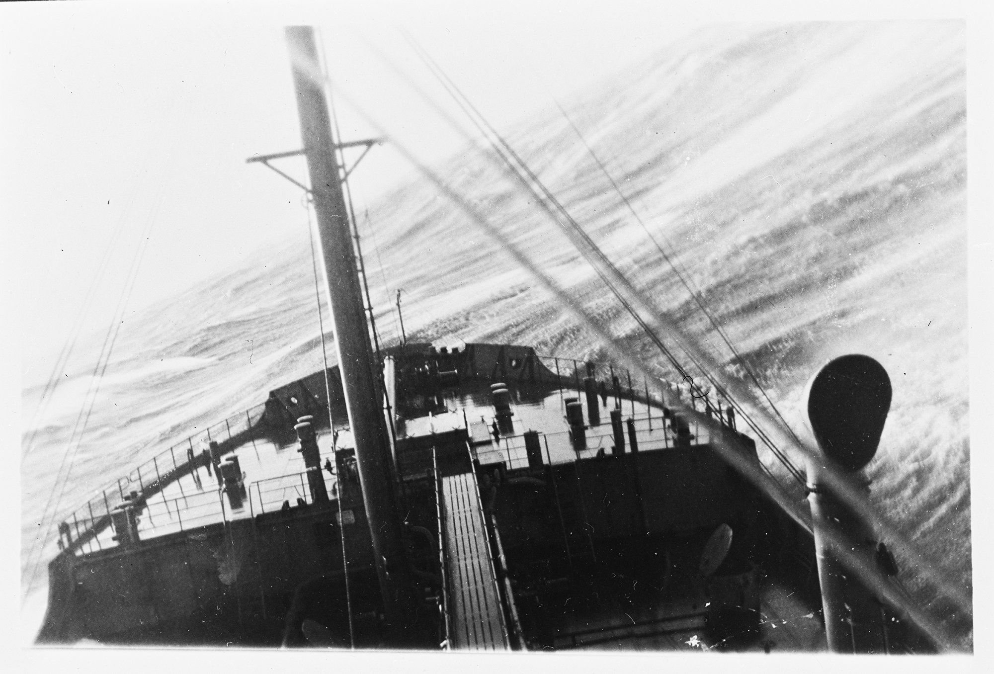 Bildet viser m.t. Thorshavet i Halifax havn julen 1941. London, 9.1.1945  (Original bildetekst)