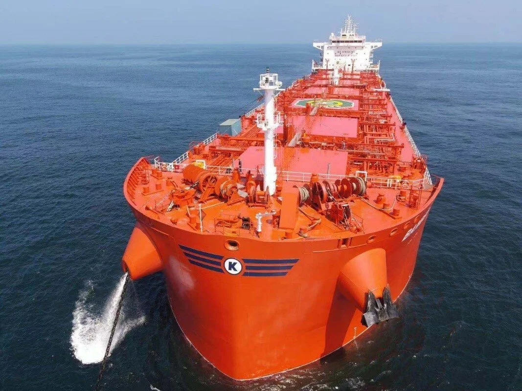 Bilde av en av båtene til  Klaveness AS på sjøen. 